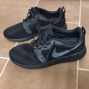 Nike Roshe ALL BLACK